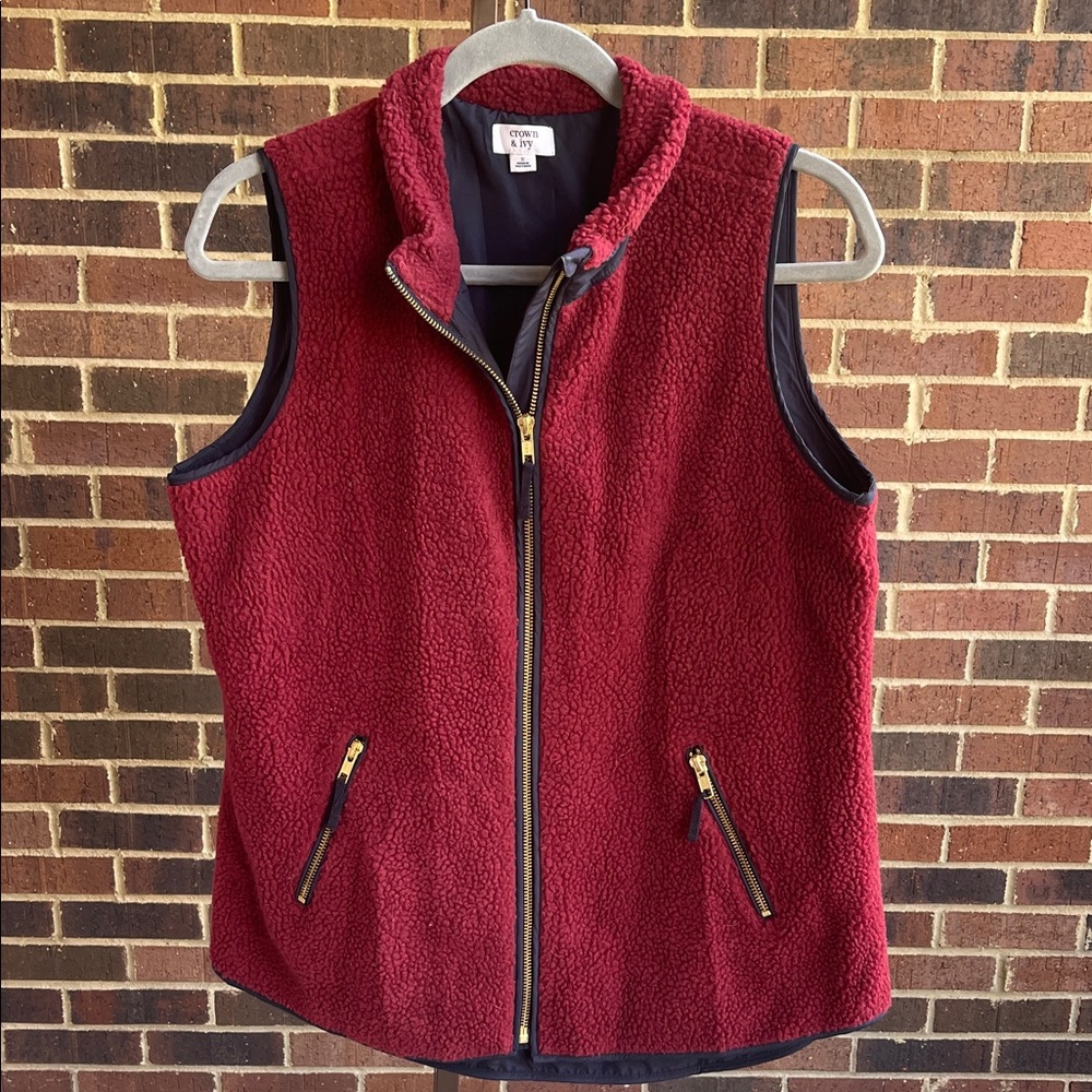 Crown & Ivy Women's Red Sherpa Vest